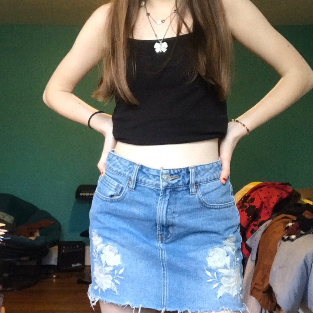 Denim skirt with white flowers